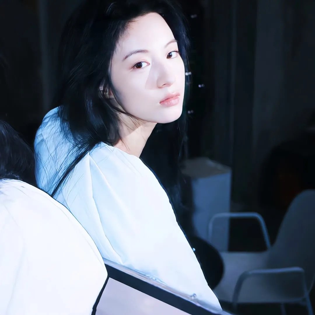 重生后，开局给校花一香蕉皮